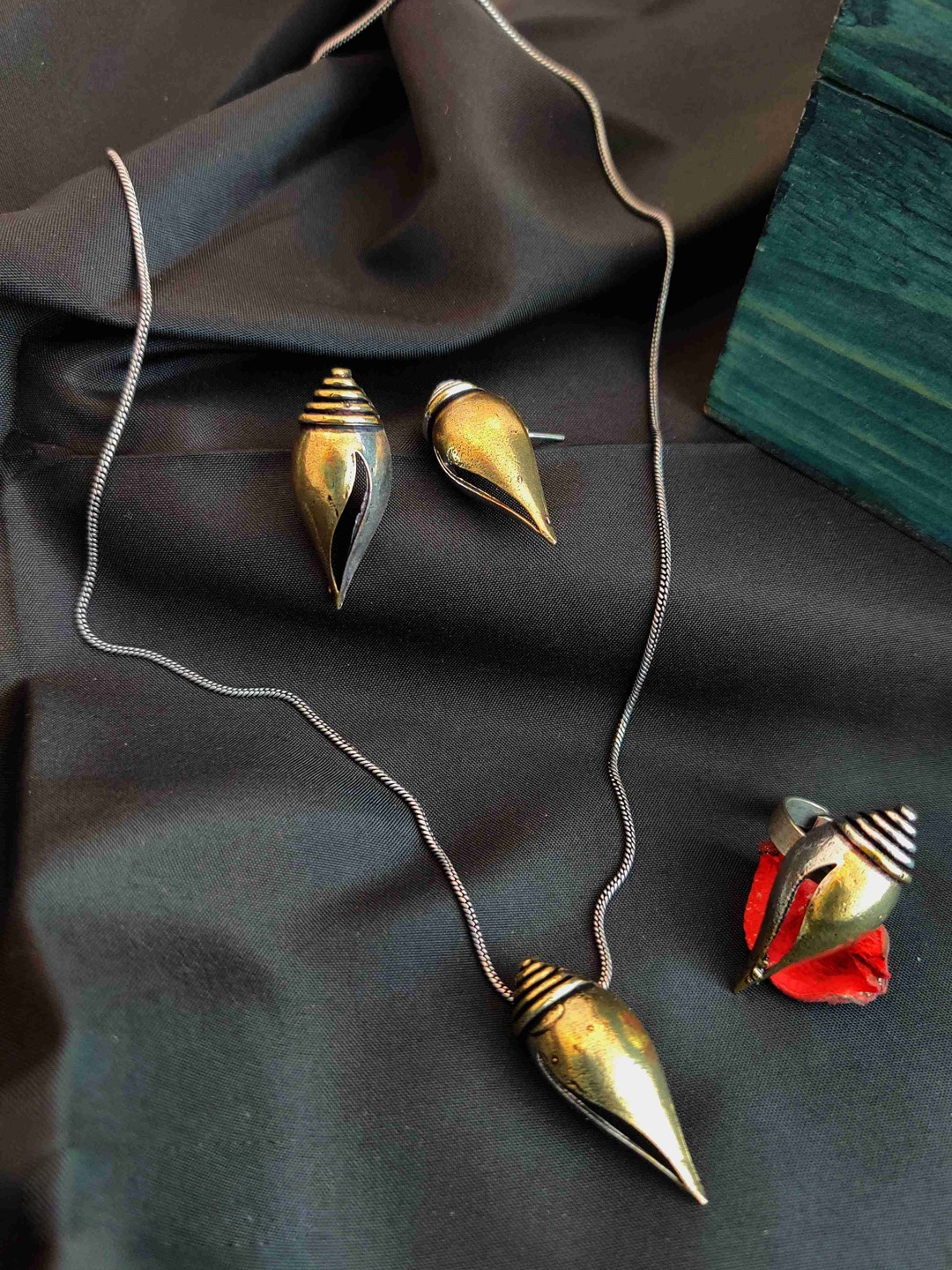 

Binnis Wardrobe Silver-Plated Shank Jewellery Set