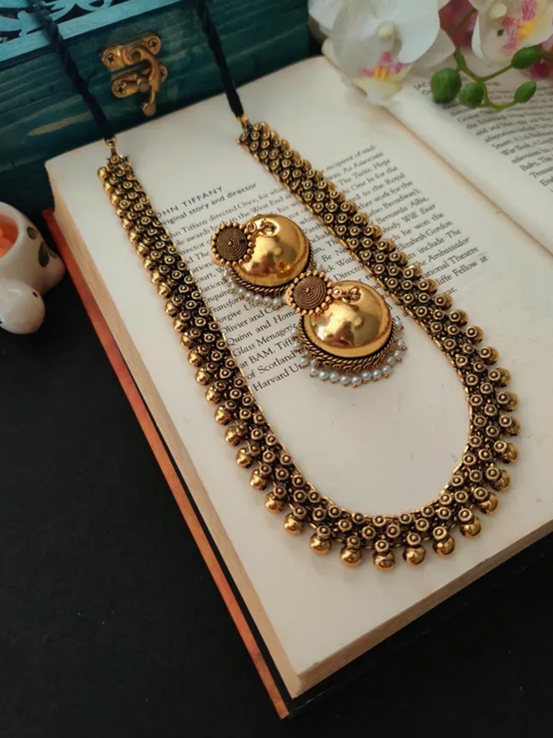 

Binnis Wardrobe Gold-Plated Pearls Beaded Jewellery Set