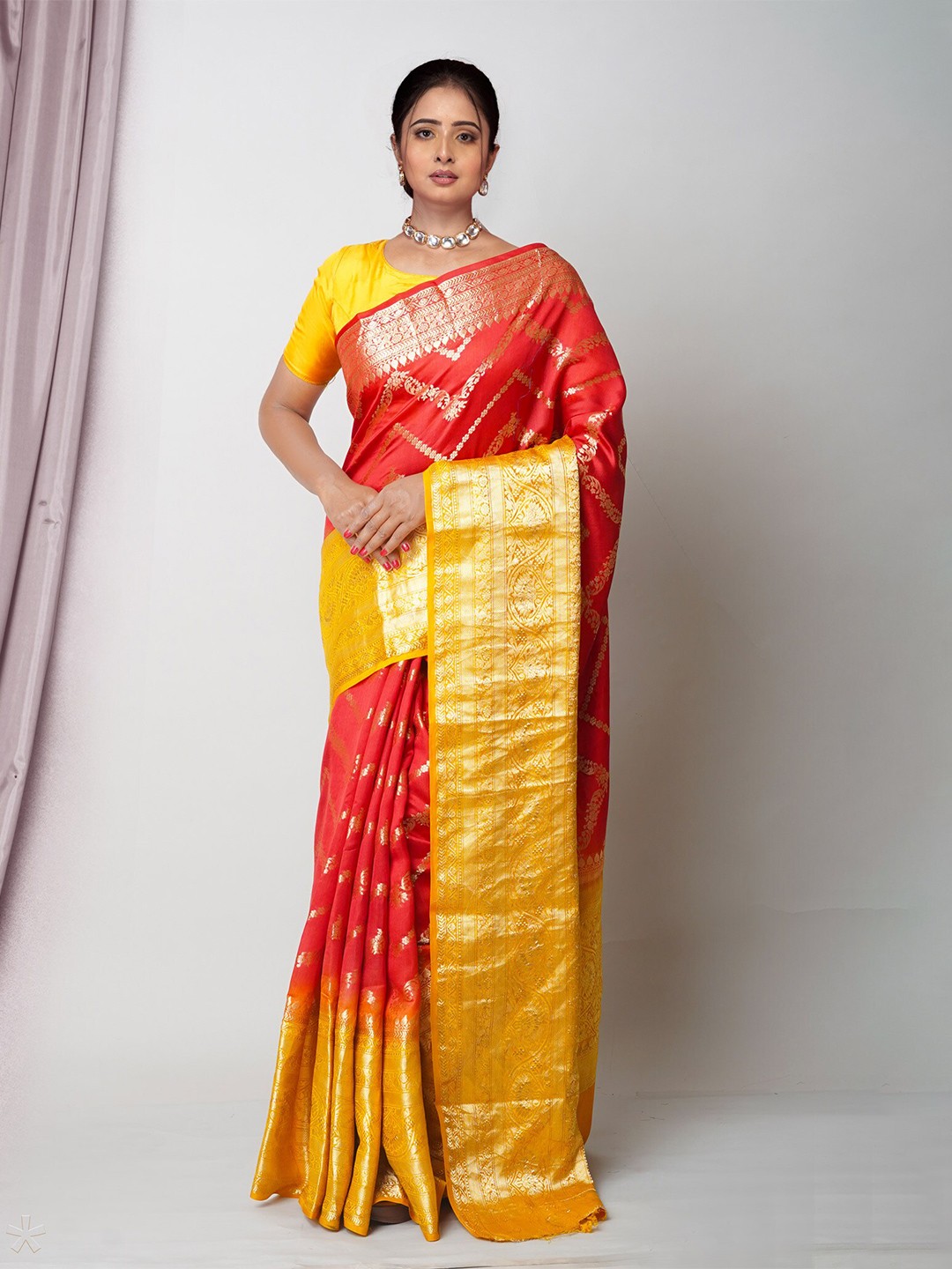 

Unnati Silks Ethnic Motifs Woven Design Zari Banarasi Saree, Red