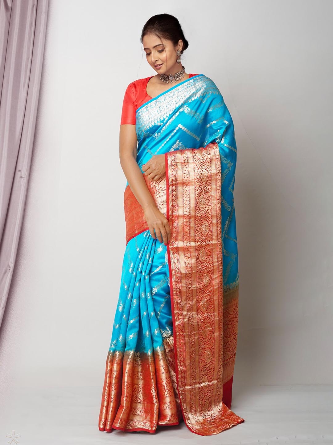 

Unnati Silks Ethnic Motifs Woven Design Silk Blend Handloom Pure Dyed Banarasi Kota Saree, Blue