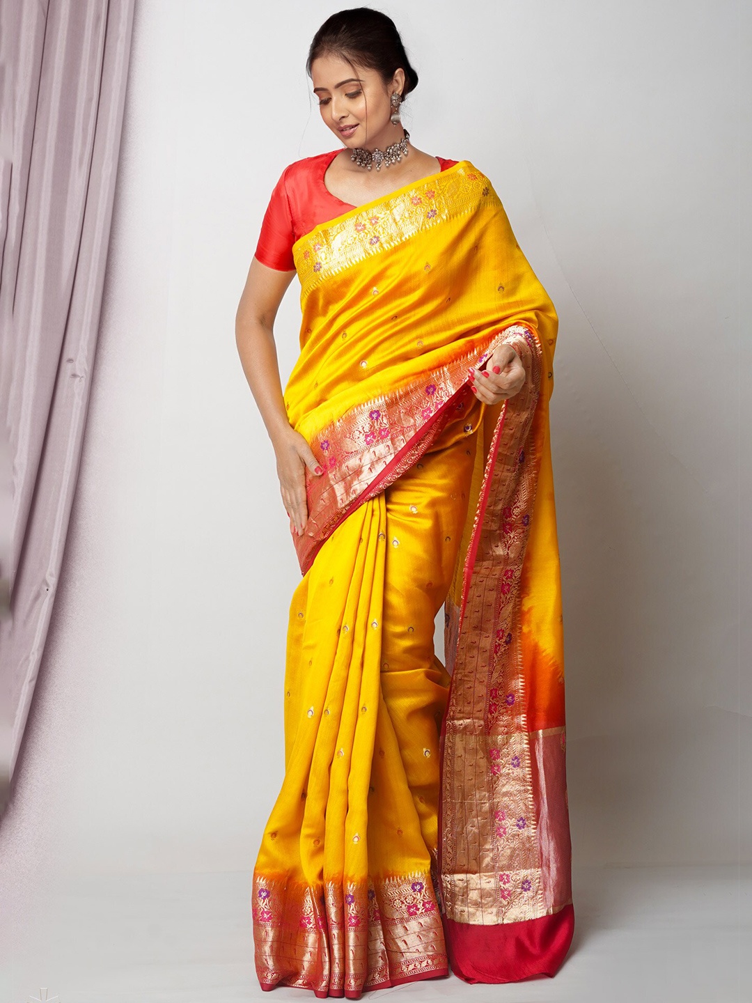 

Unnati Silks Woven Design Silk Blend Handloom Banarasi Saree, Yellow