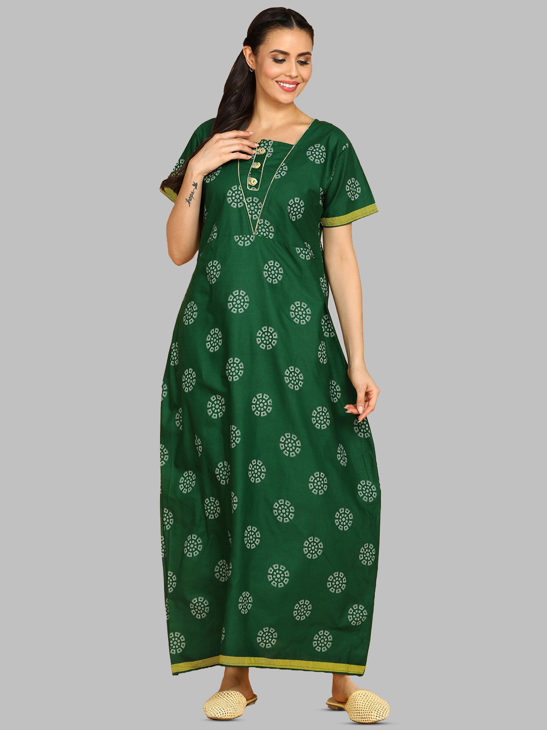 

Pranjul Geometric Printed Square Neck Pure Cotton Maxi Nightdress, Green