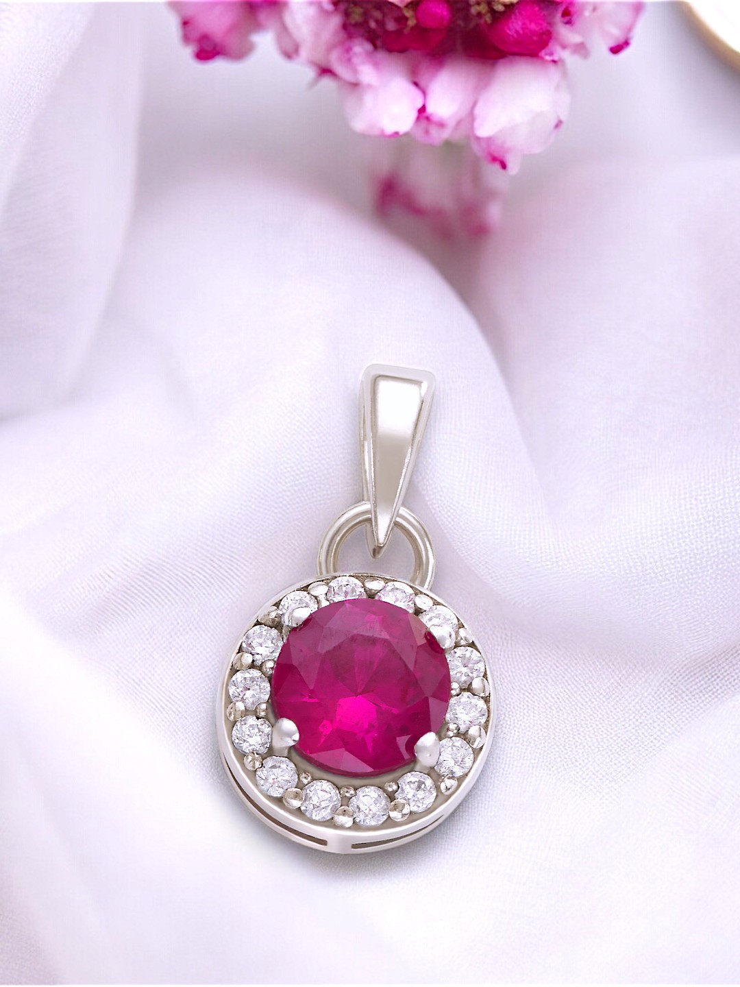 

Taraash 925 Sterling Silver CZ-Studded Circular-Shaped Pendant