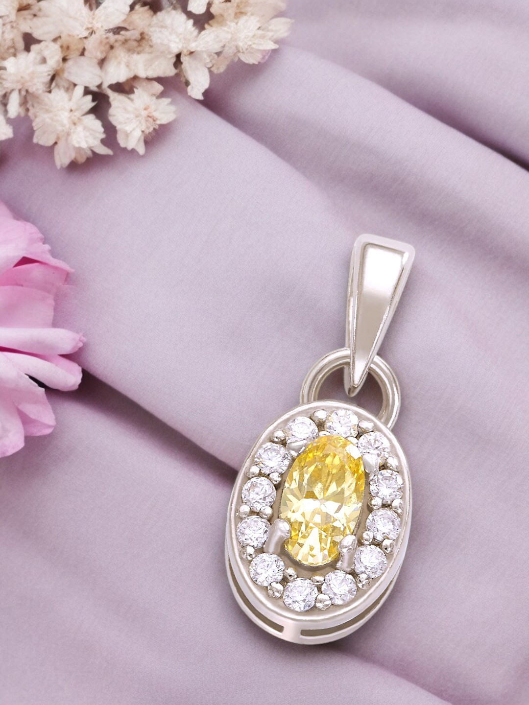 

Taraash 925 Sterling Silver CZ-Studded Oval Shape Pendant