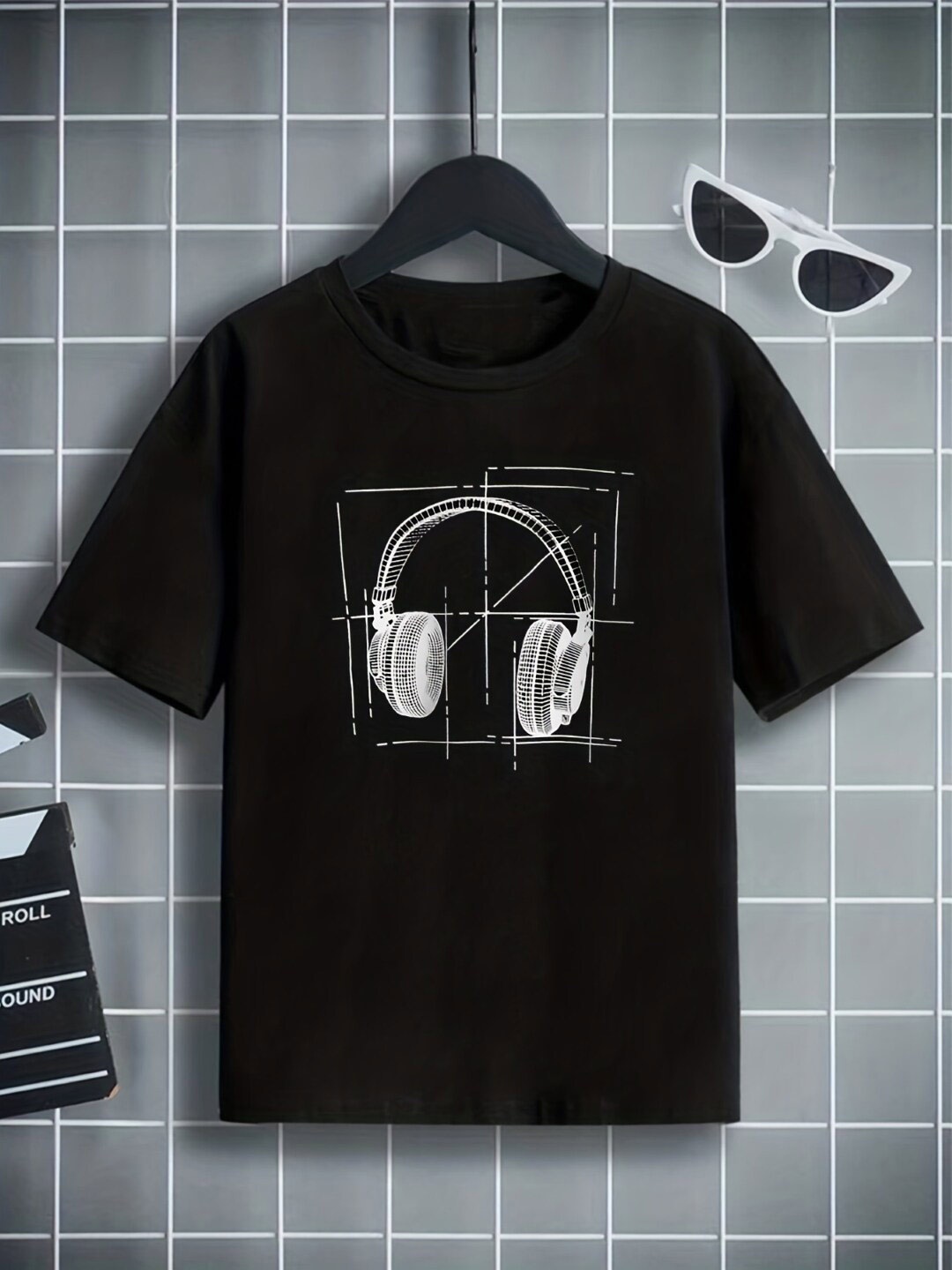 

StyleCast Boys Black Graphic Printed Short Sleeves T-shirt