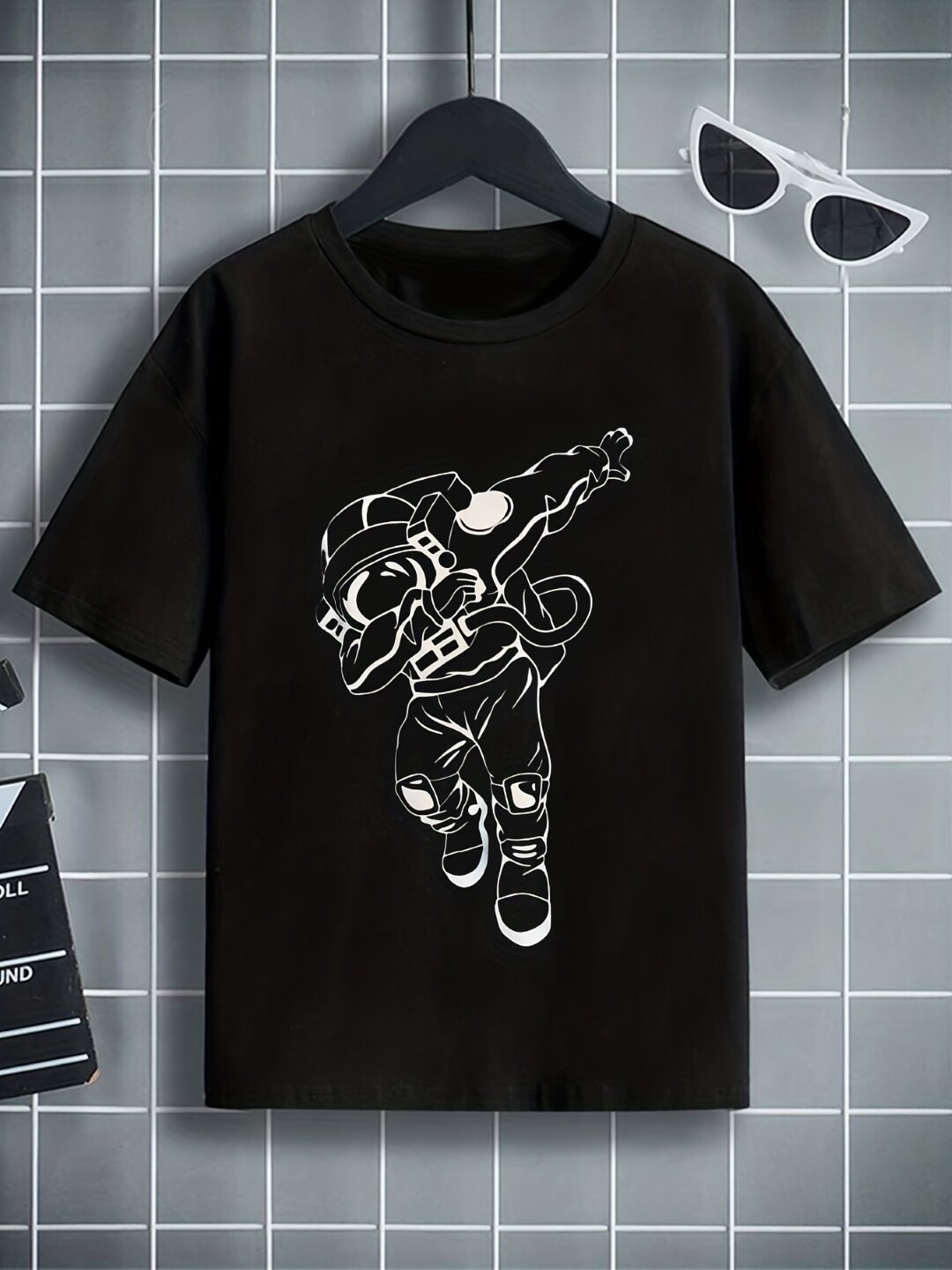 

StyleCast Boys Black Graphic Printed Short Sleeves T-shirt