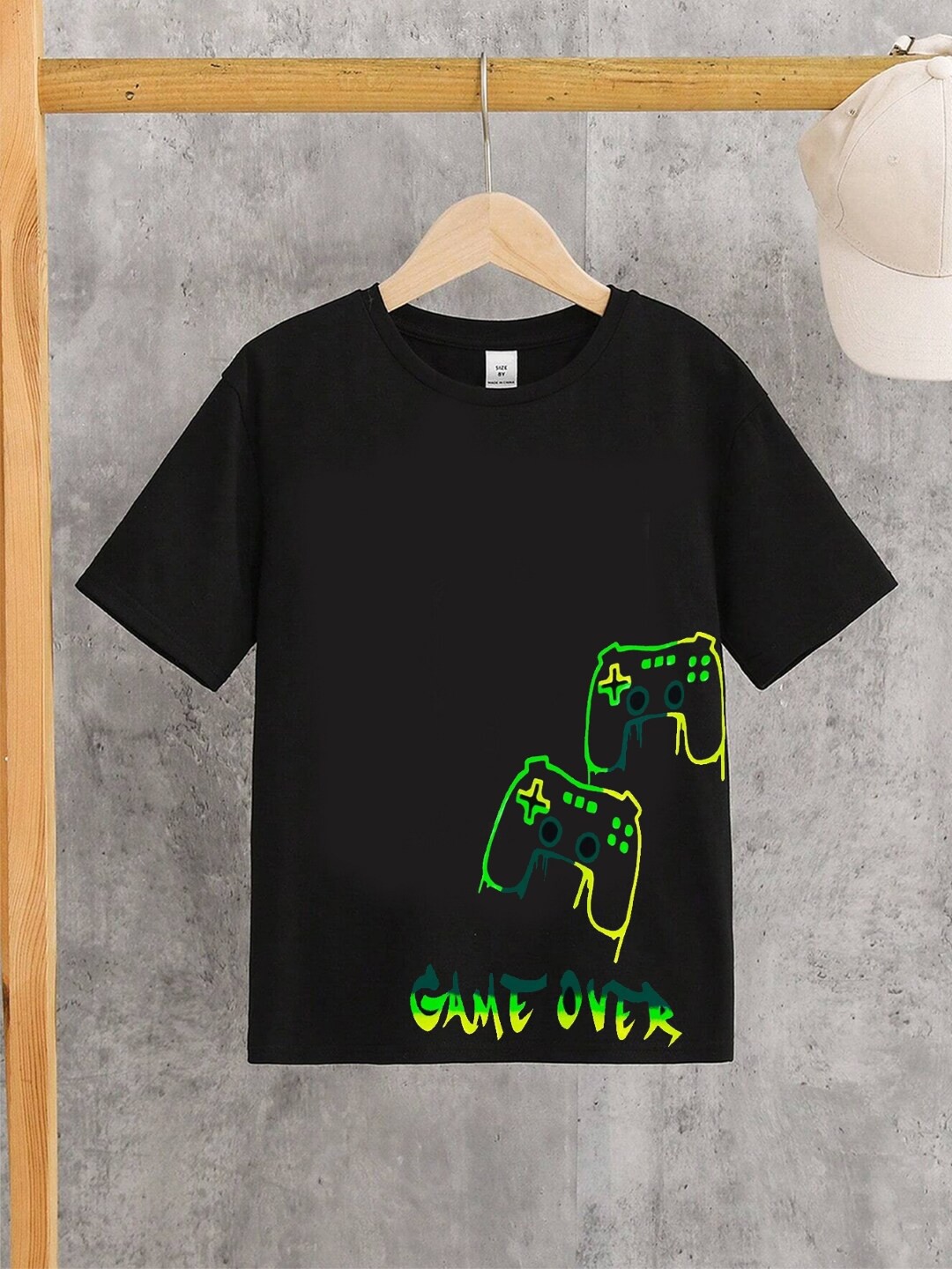 

StyleCast Boys Black Graphic Printed T-shirt
