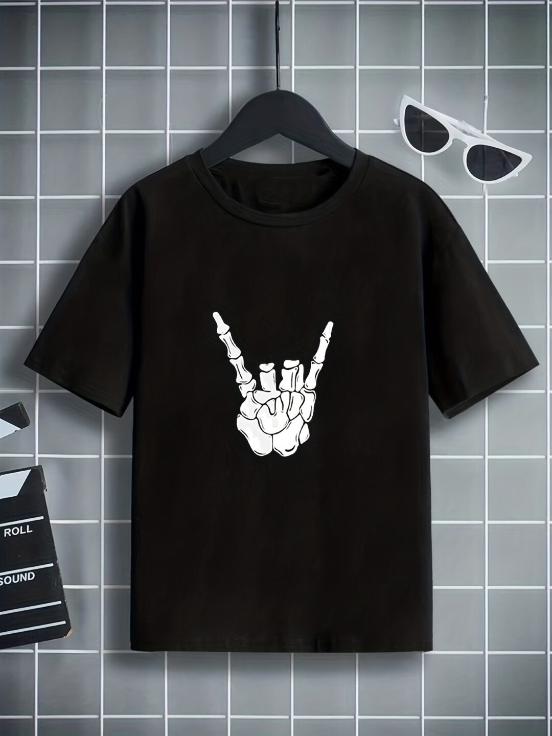 

StyleCast Boys Black Graphic Printed Short Sleeves T-shirt