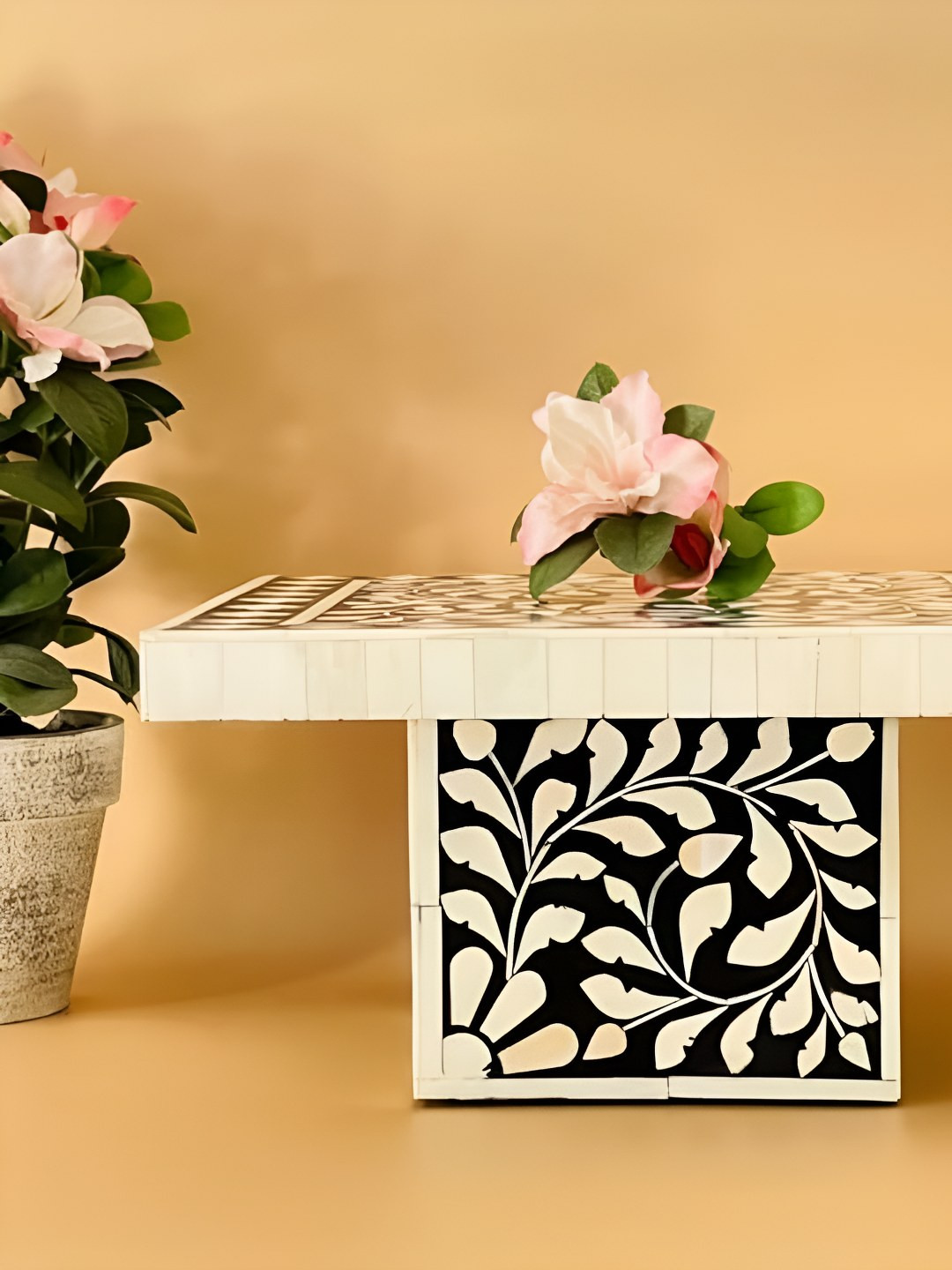 

CasaGold Black & White Printed Wooden Cake Stand
