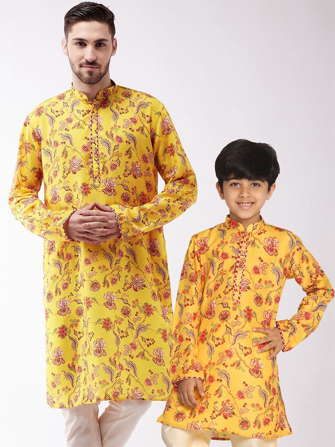 

VASTRAMAY Floral Printed Gotta Patti Straight Kurta, Mustard