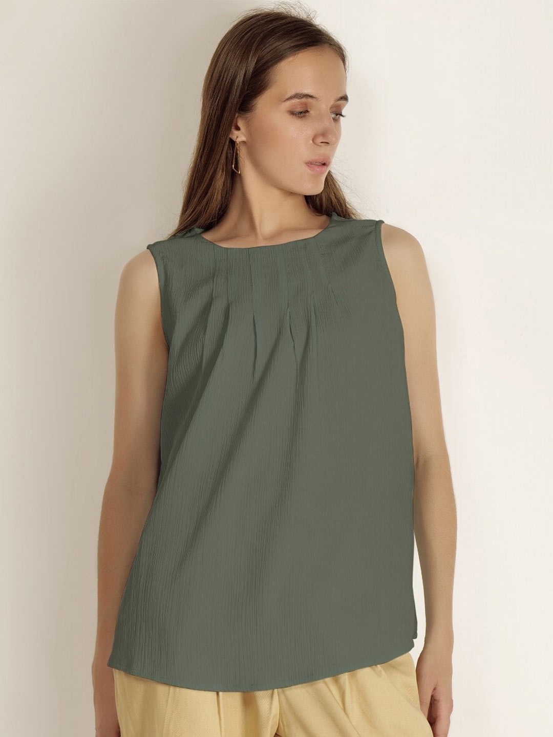 

INVICTUS Boat Neck Sleeveless Top, Olive