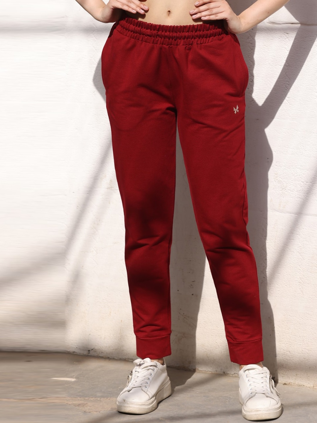 

TITTLI Women Regular Fit Mid-Rise Breathable Joggers, Maroon