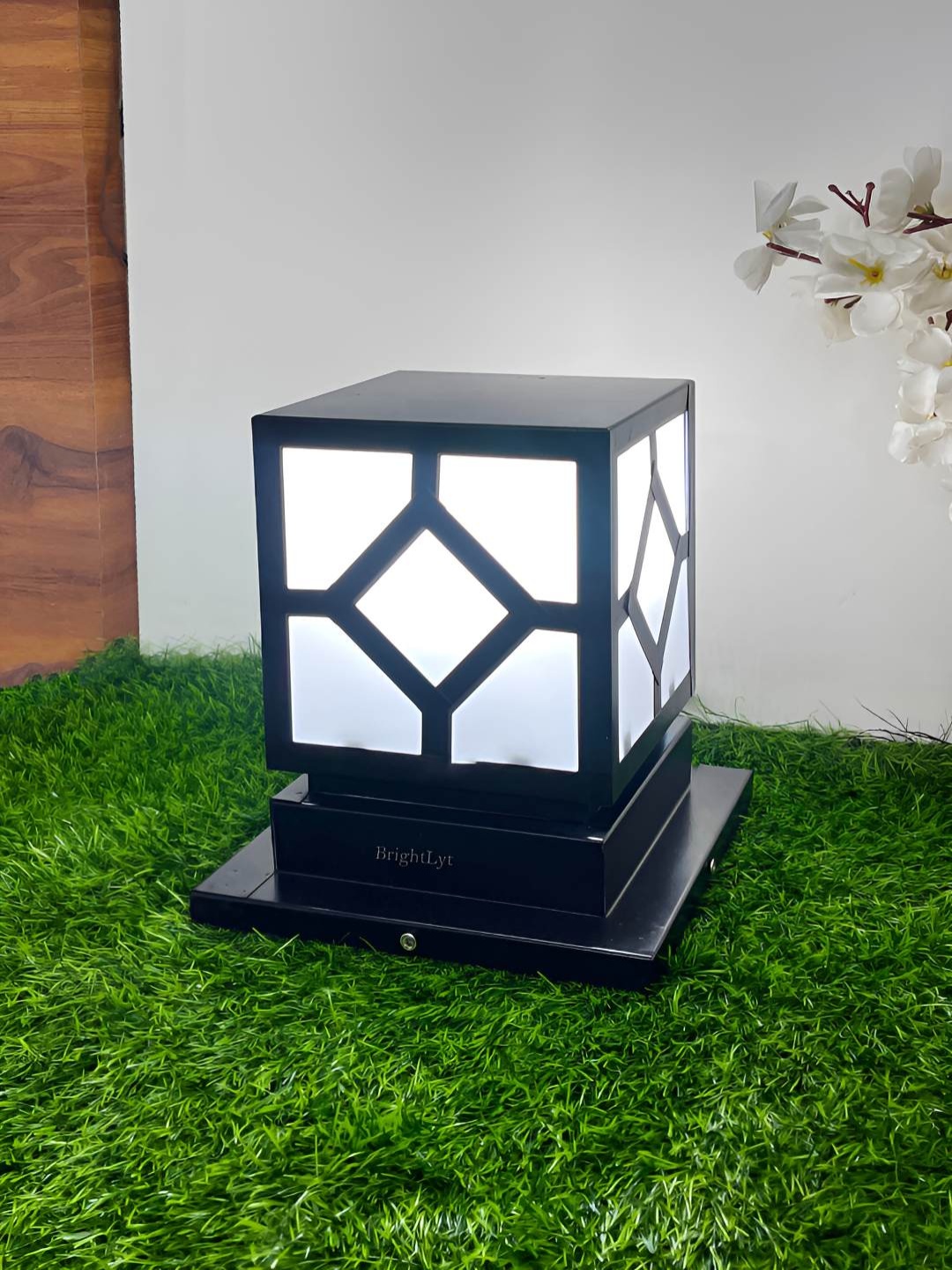 

BrightLyt Black & White Square Garden Outdoor Lamps