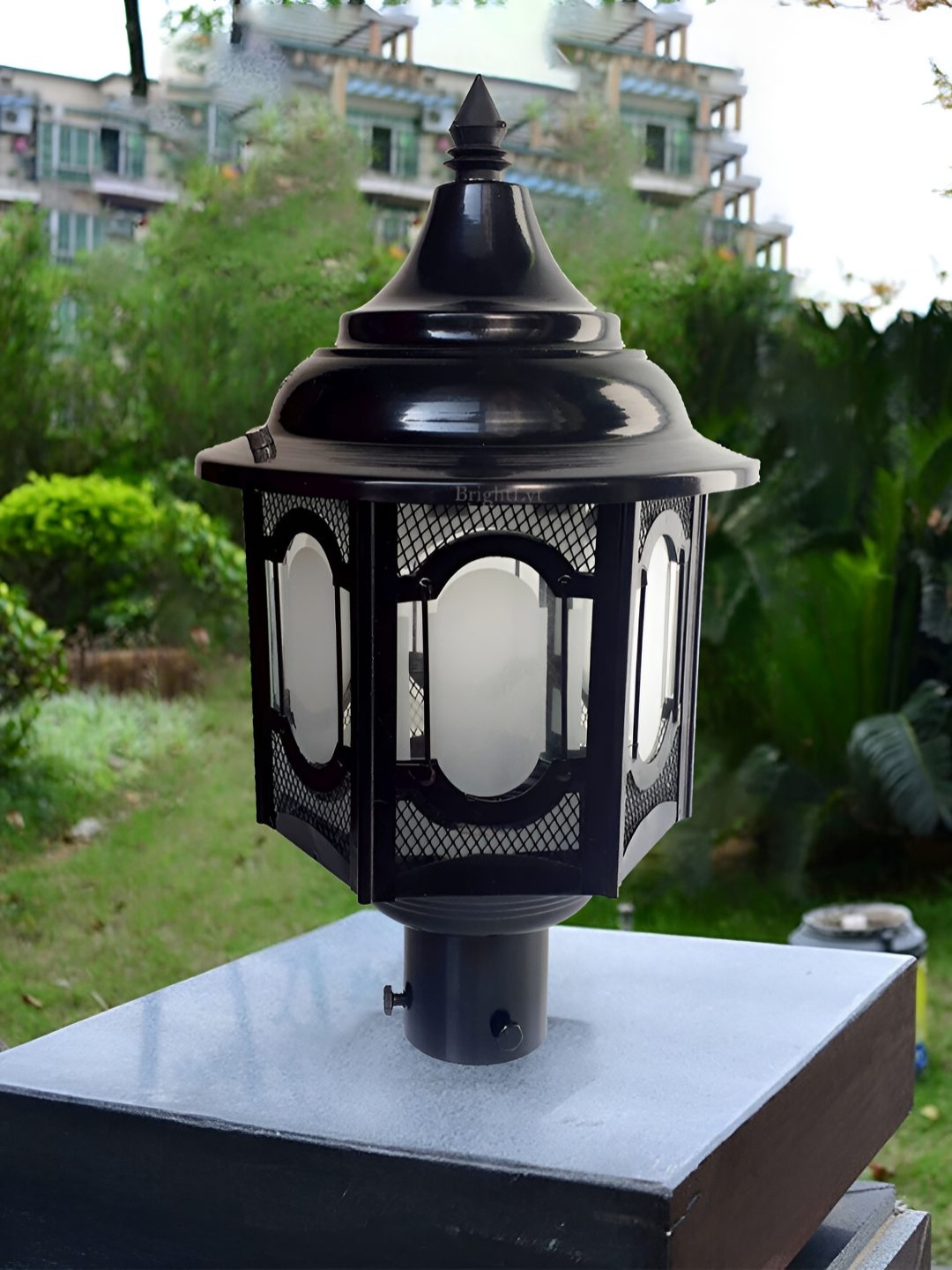 

BrightLyt Black & White Pillar Outdoor Lamps