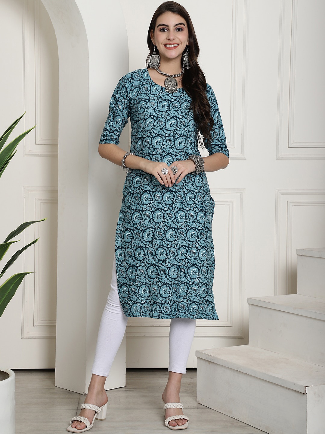 

7Threads Floral Printed Straight Crepe Kurta, Blue