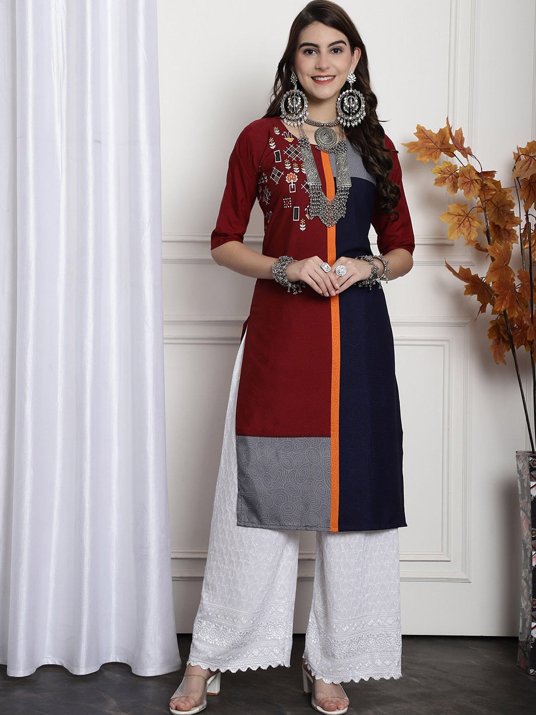 

7Threads Colourblocked Thread Work Straight Kurta, Maroon