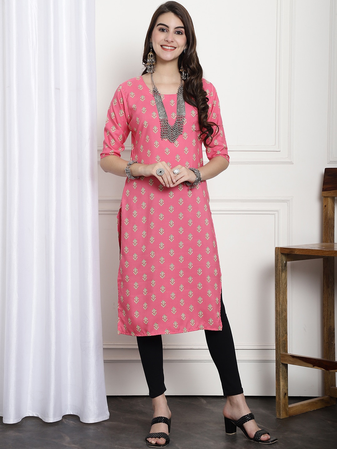 

7Threads Geometric Printed Round Neck Straight Kurta, Pink