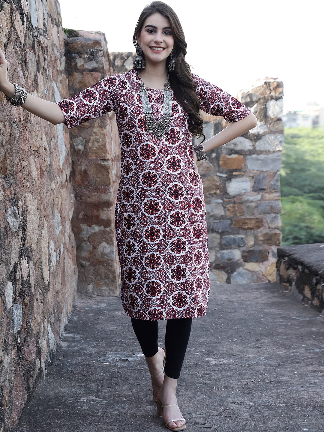 

7Threads Floral Printed Round Neck Straight Kurta, Red