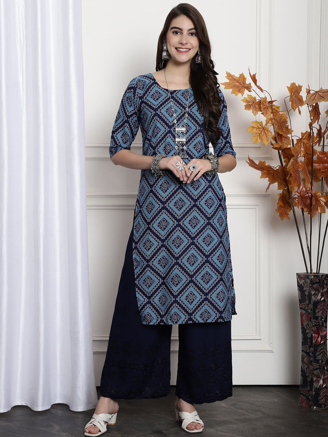 

7Threads Ethnic Motifs Printed Round Neck Crepe Straight Kurta, Blue