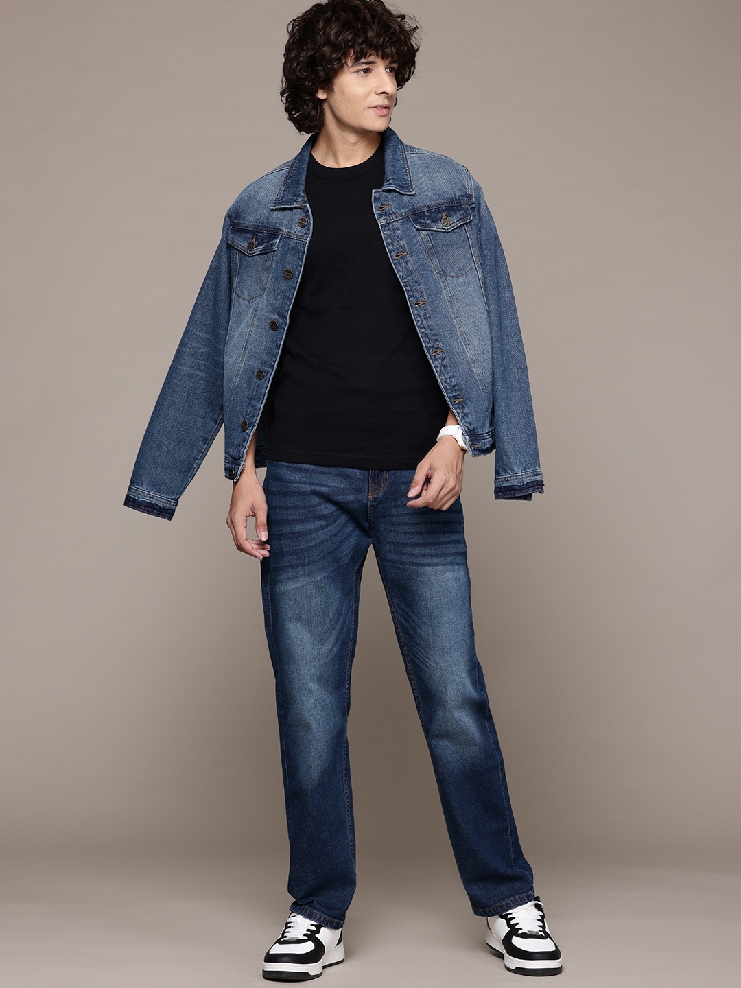 

The Roadster Lifestyle Co. Men Relaxed Fit Light Fade Jeans, Navy blue