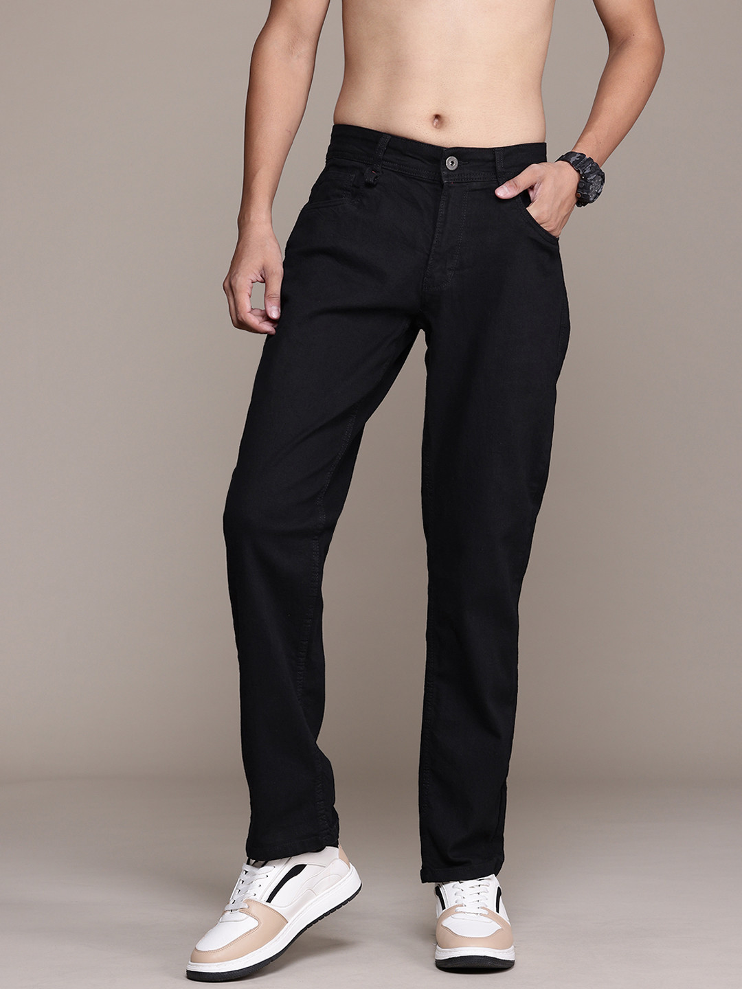 

The Roadster Lifestyle Co. Men Slim Fit Stretchable Jeans, Black