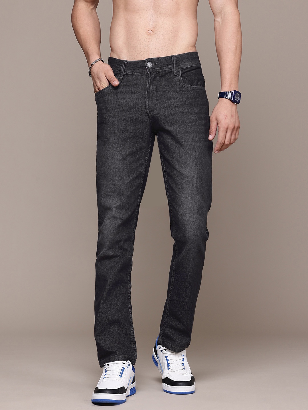 

The Roadster Lifestyle Co. Men Slim Fit Jeans, Charcoal