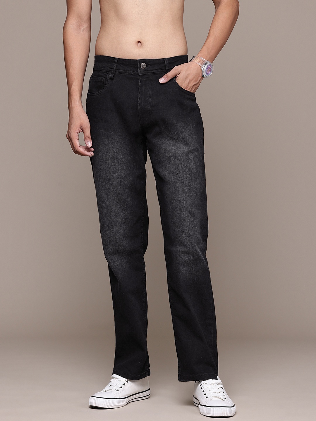 

The Roadster Lifestyle Co. Men Slim Fit Jeans, Black