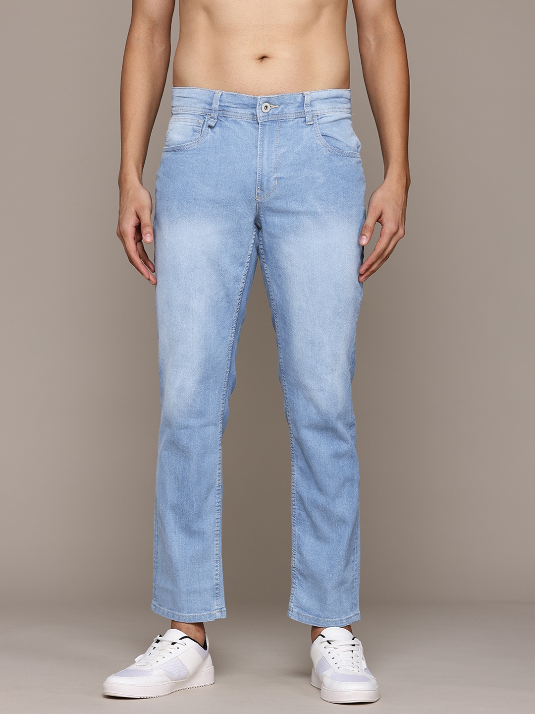 

Roadster The Life Co. Men Slim Fit Light Fade Stretchable Jeans, Blue