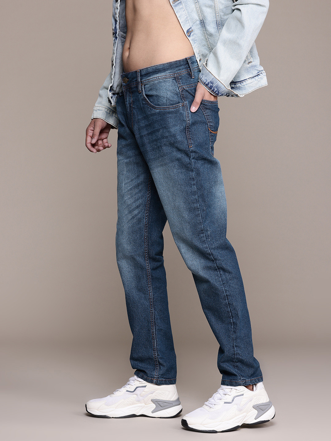 

The Roadster Lifestyle Co. Men Tapered Fit Light Fade Stretchable Jeans, Blue