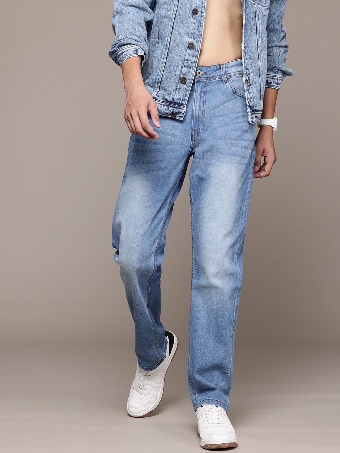

The Roadster Lifestyle Co. Men Relaxed Fit Light Fade Jeans, Blue