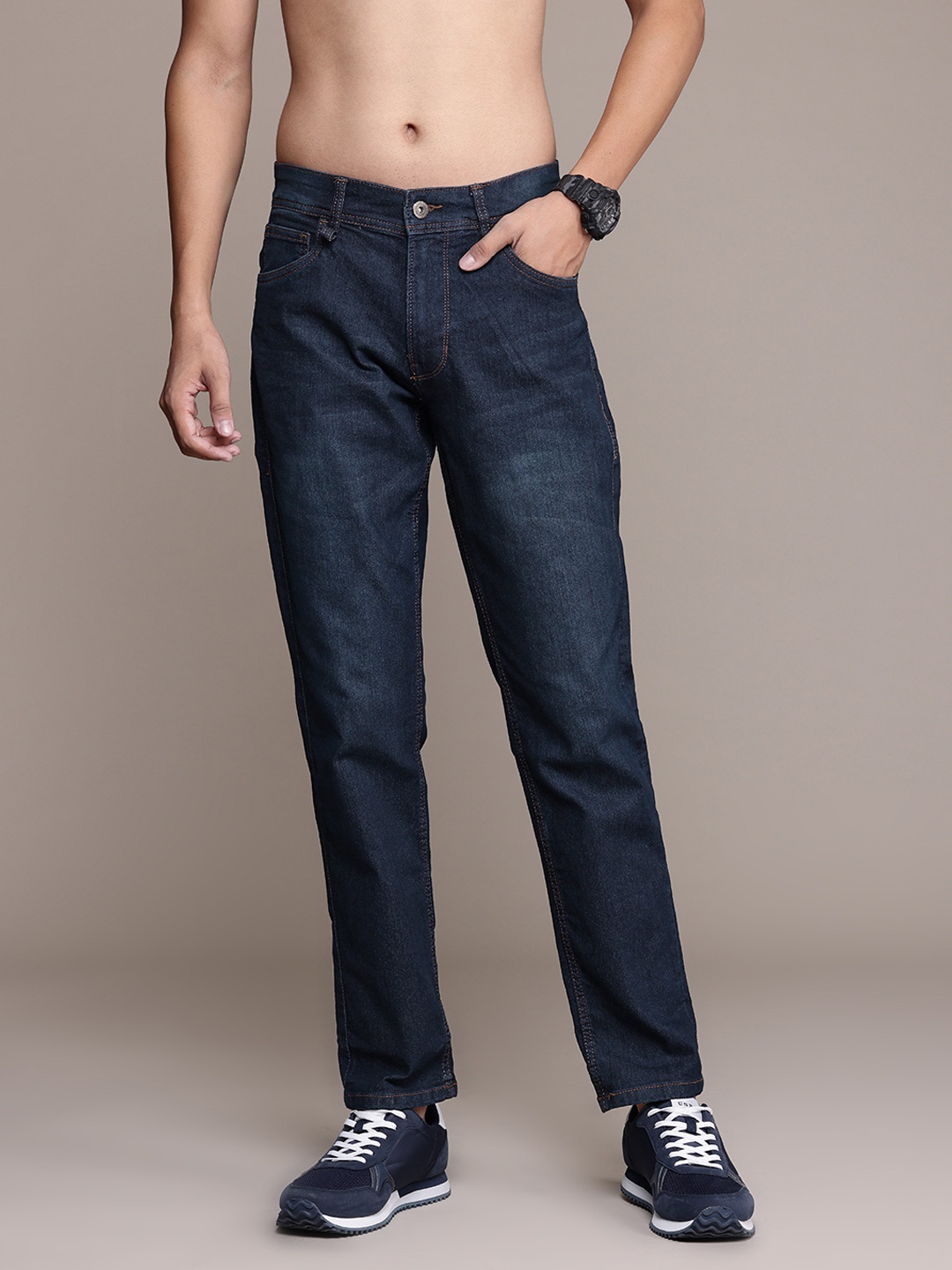 

The Roadster Lifestyle Co Men Slim Fit Light Fade Stretchable Jeans, Navy blue