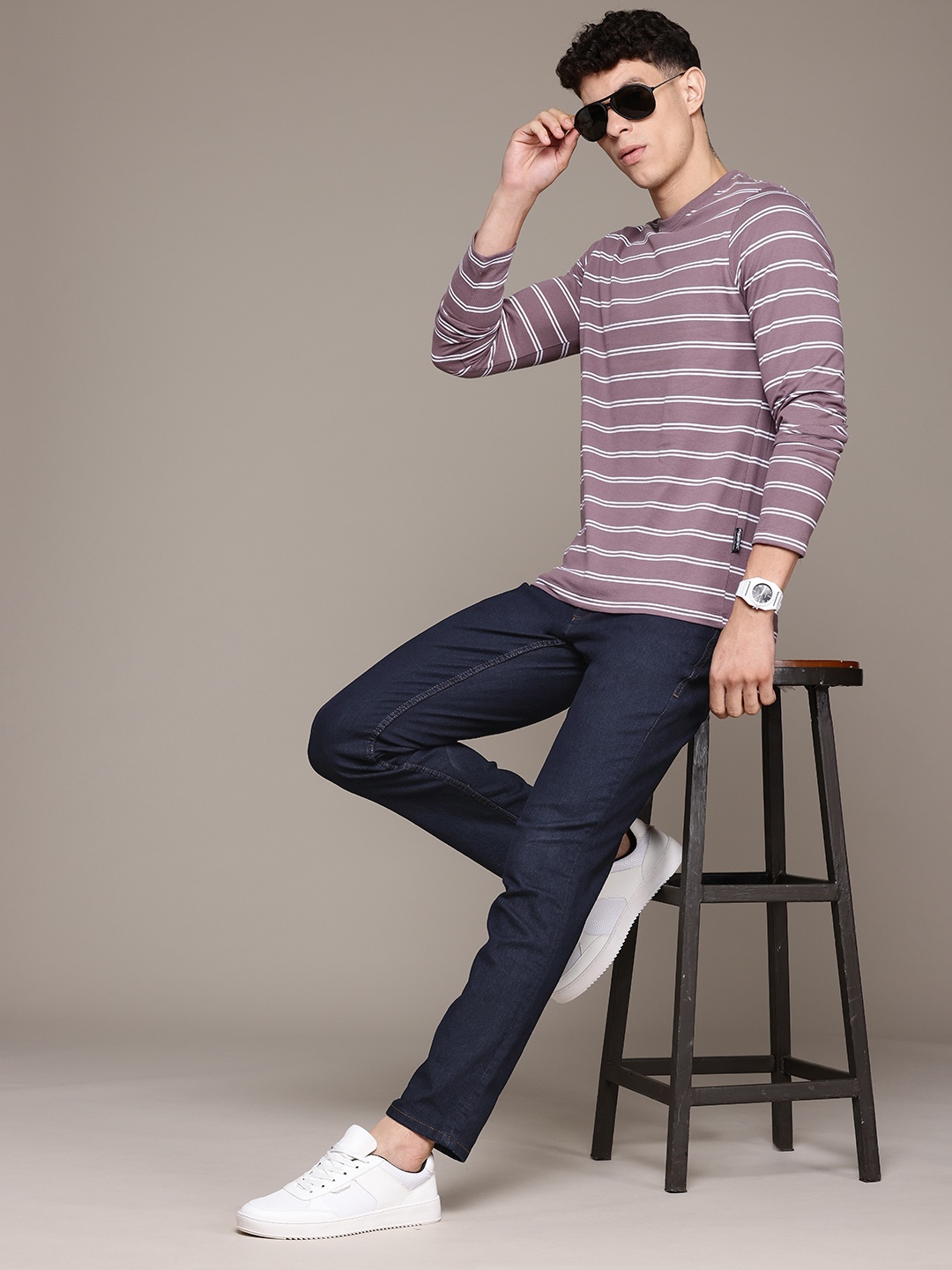 

Roadster The Life Co. Men Slim Fit Light Fade Stretchable Jeans, Navy blue
