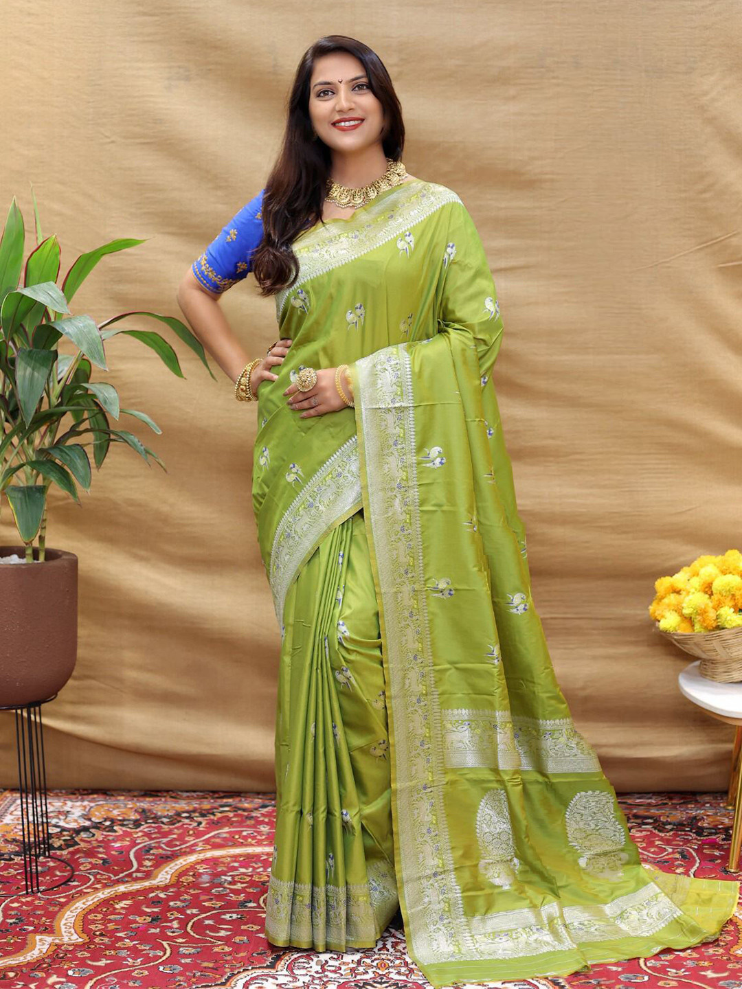 

MARGI DESIGNERS Ethnic Motif Woven Design Zari Pure Silk Kanjeevaram Saree, Green