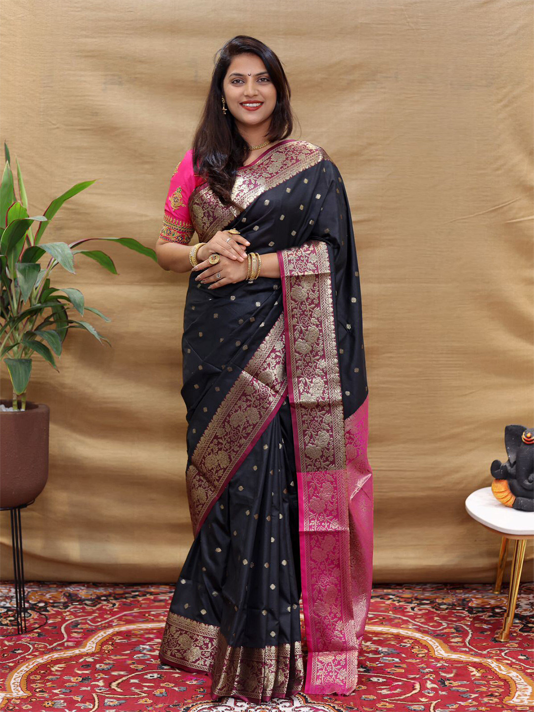 

MARGI DESIGNERS Ethnic Motif Woven Design Zari Pure Silk Kanjeevaram Saree, Black