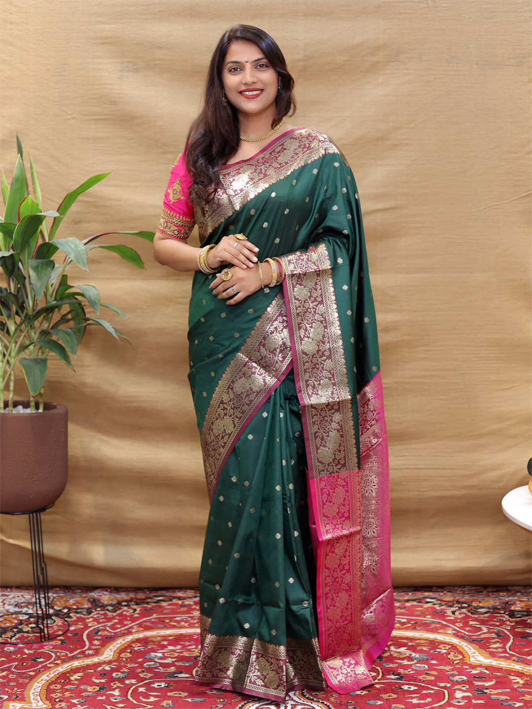 

MARGI DESIGNERS Ethnic Motif Woven Design Zari Pure Silk Kanjeevaram Saree, Green