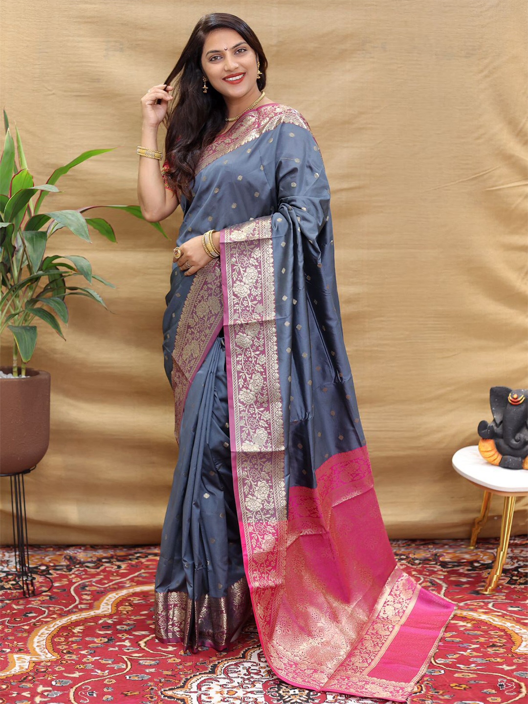 

MARGI DESIGNERS Ethnic Motif Woven Design Zari Pure Silk Kanjeevaram Saree, Grey