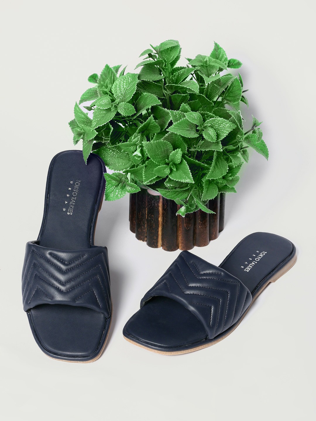 

Tokyo Talkies Women Blue Textured Open Toe Flats