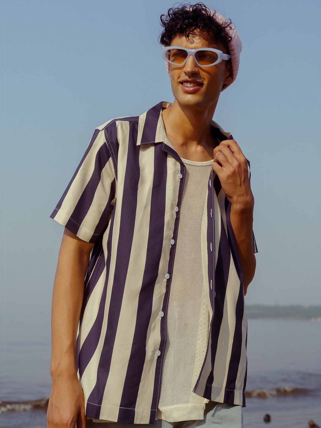 

FREAKINS Vertical Striped Spread Collar Casual Shirt, Navy blue