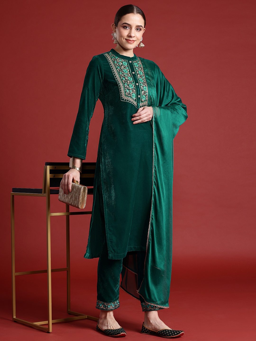 

Anouk Floral Embroidered Regular Velvet Kurta with Trousers & Dupatta, Green