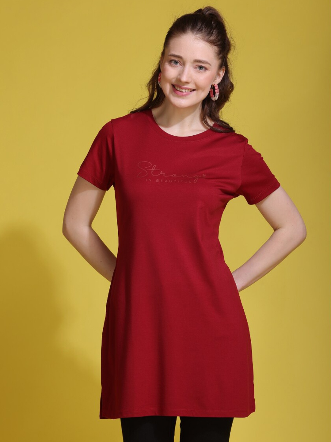 

TITTLI Typography Printed Round Neck Longline T-shirt, Red