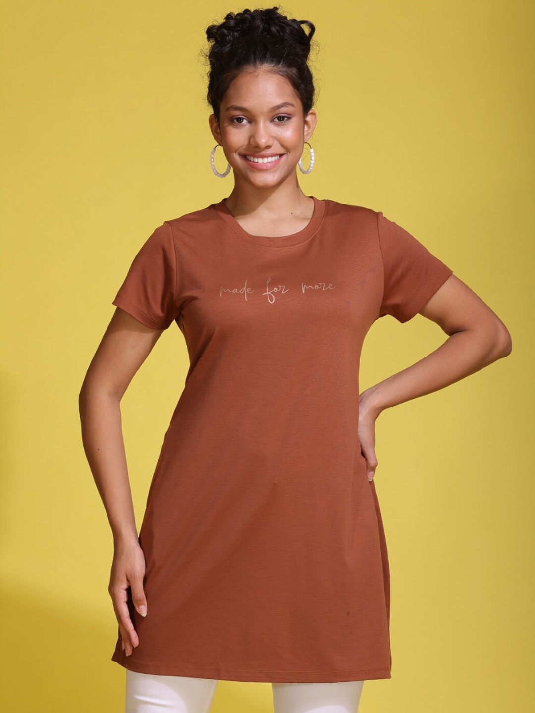 

TITTLI Typography Printed Round Neck Longline T-shirt, Brown