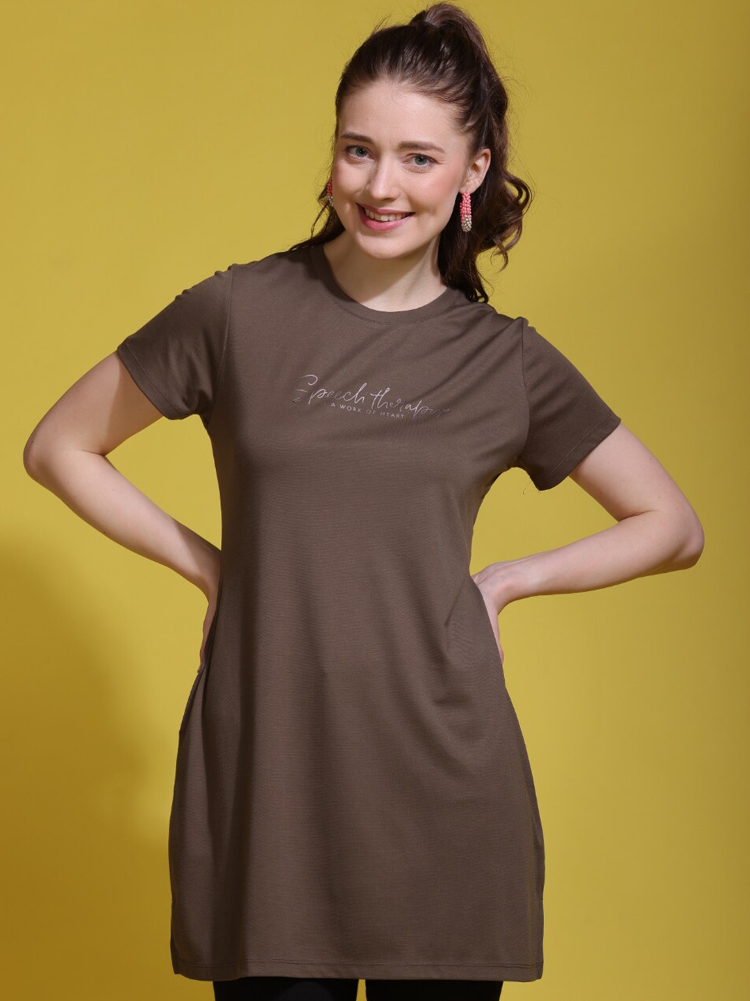 

TITTLI Typography Printed Round Neck Longline T-shirt, Olive