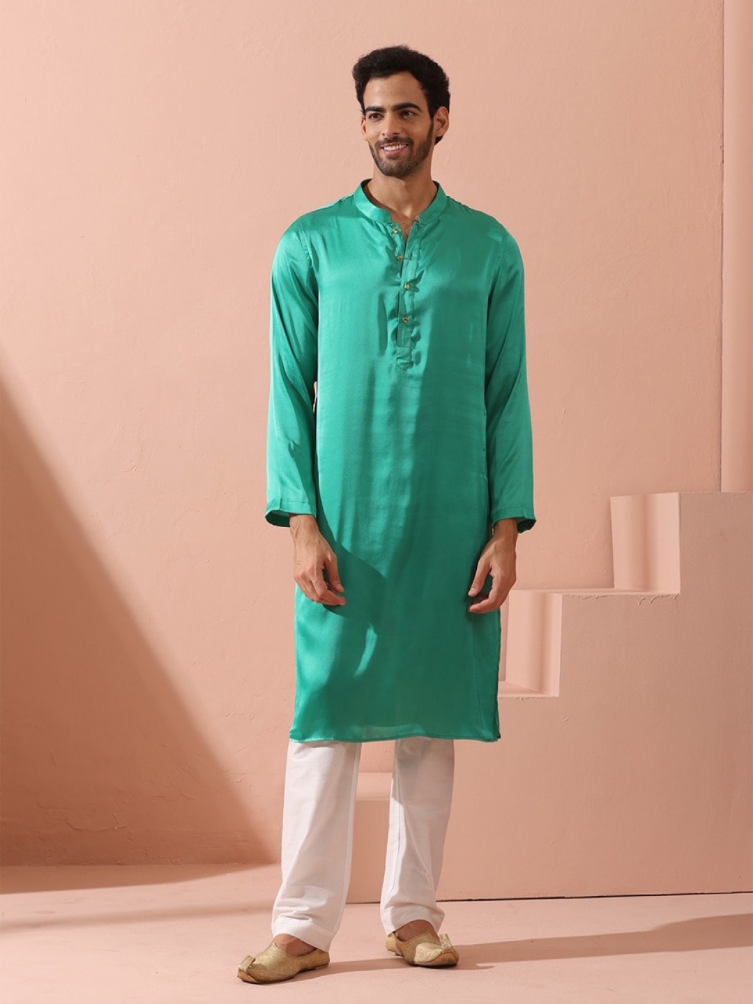 

Swtantra Mandarin Collar Regular Satin Kurta, Green