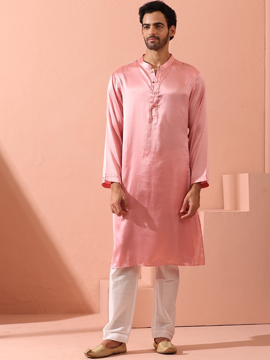 

Swtantra Mandarin Collar Regular Satin Kurta, Pink
