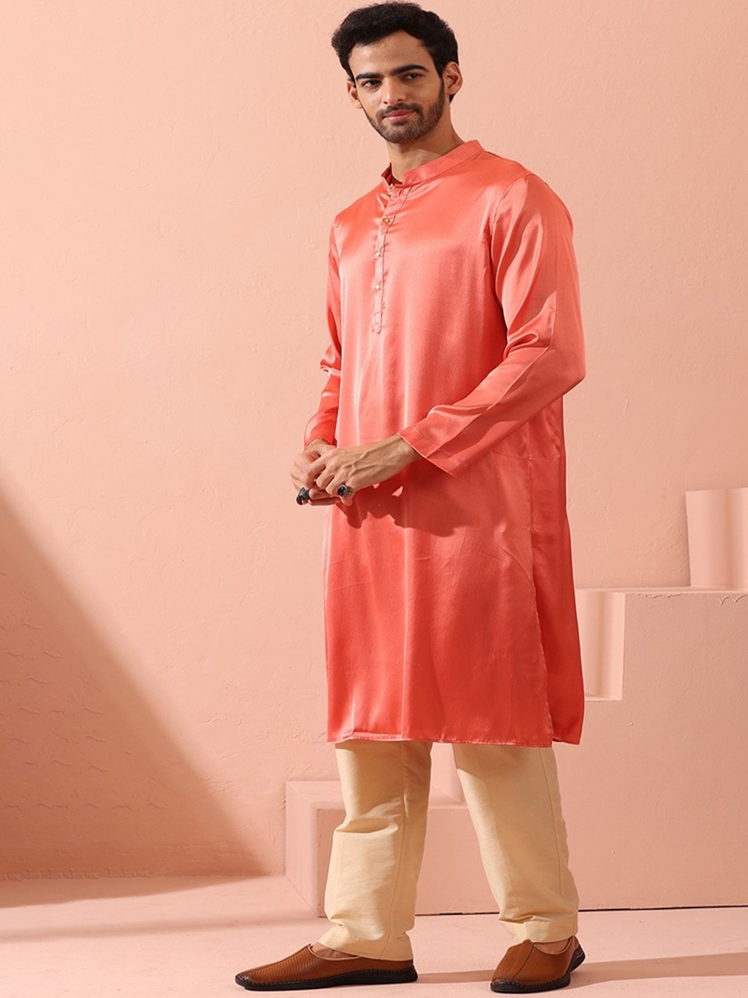 

Swtantra Mandarin Collar Regular Satin Kurta, Orange