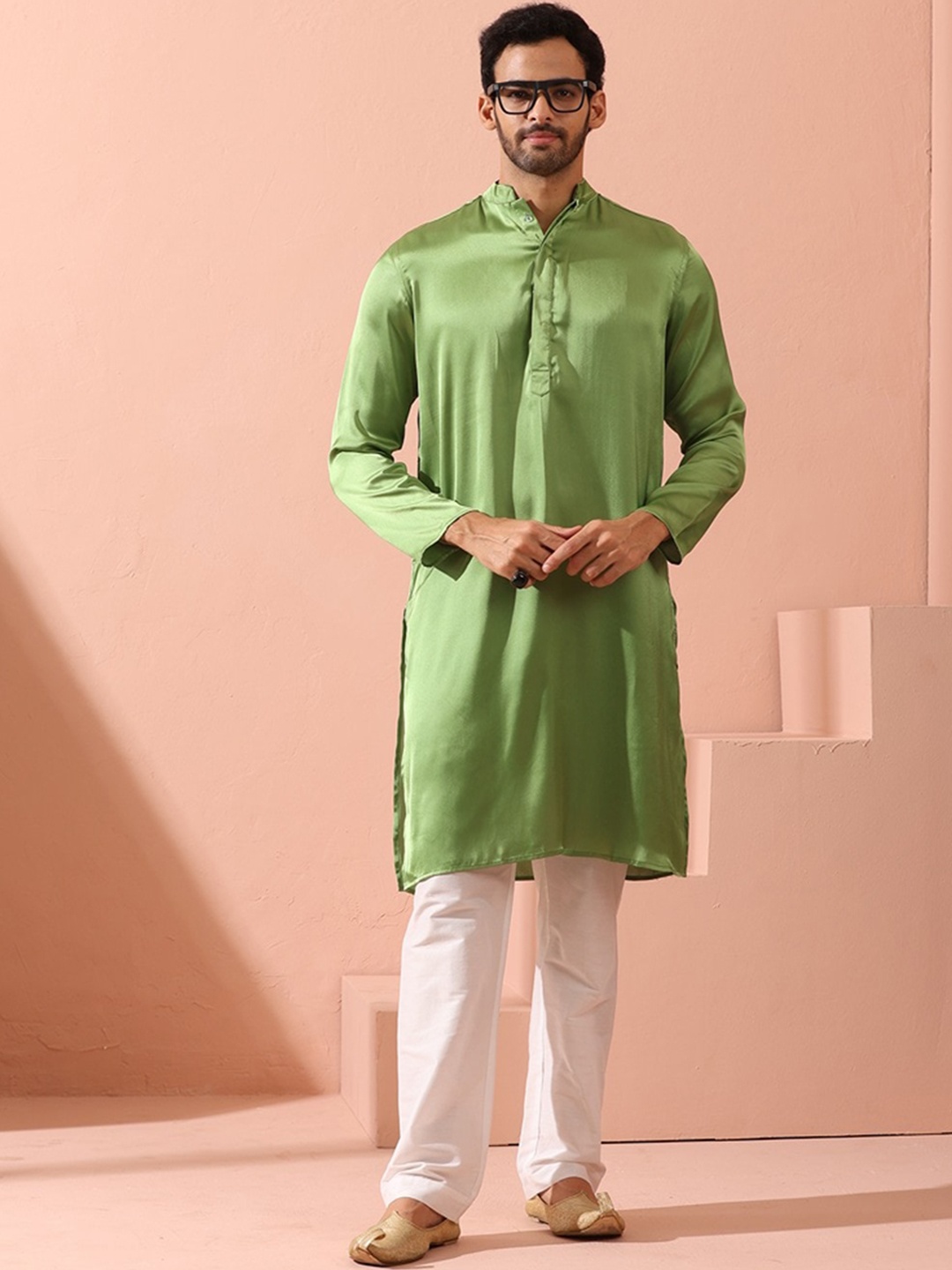 

Swtantra Mandarin Collar Satin Kurta, Green