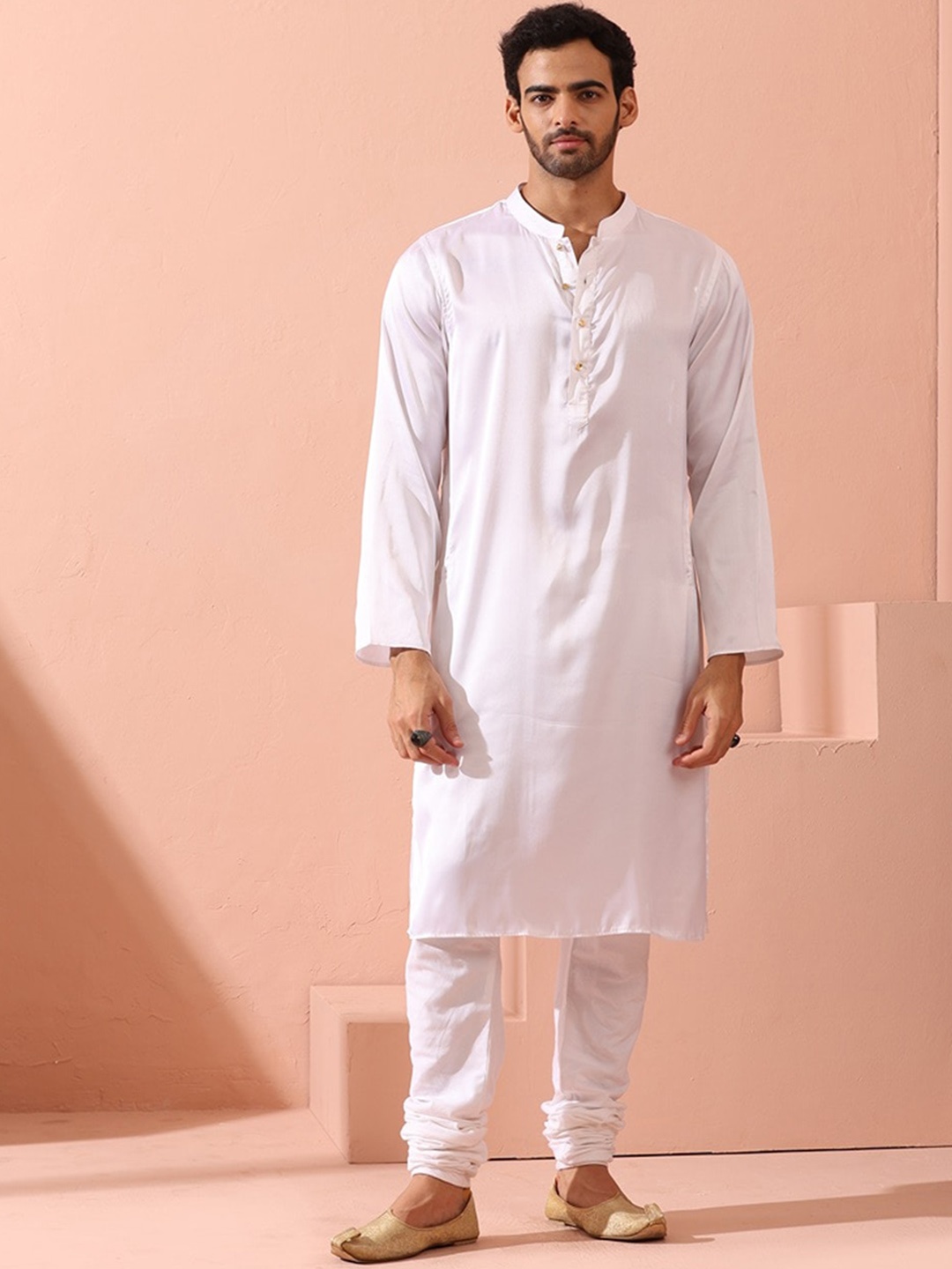 

Swtantra Men White Satin Kurta