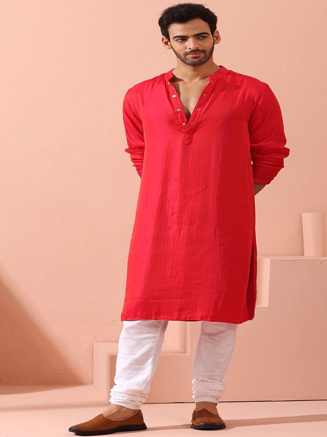 

Swtantra Men Fuchsia Satin Kurta