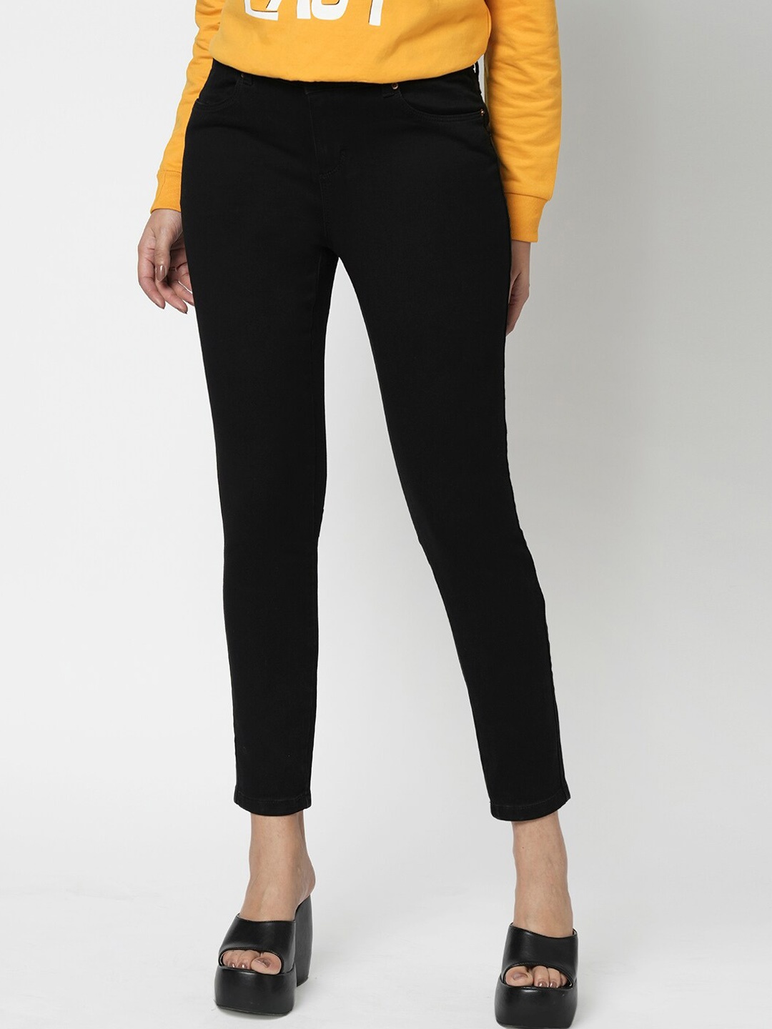

Vero Moda Women Skinny Fit Mid-Rise Clean Look Stretchable Cropped Jeans, Black
