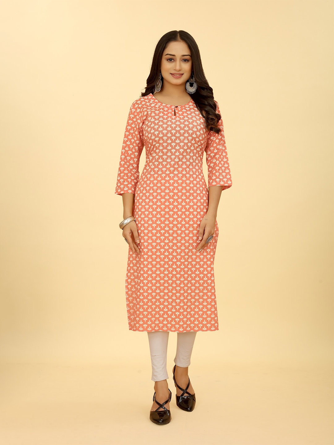 

SAKSHIPRIYA Floral Printed Keyhole Neck Straight Kurta, Peach